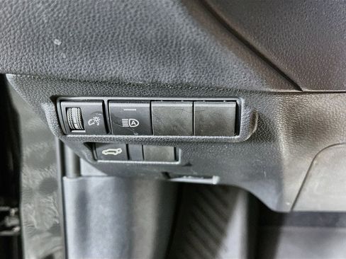 Used 2024 Toyota Corolla Cross XLE FWD image 17