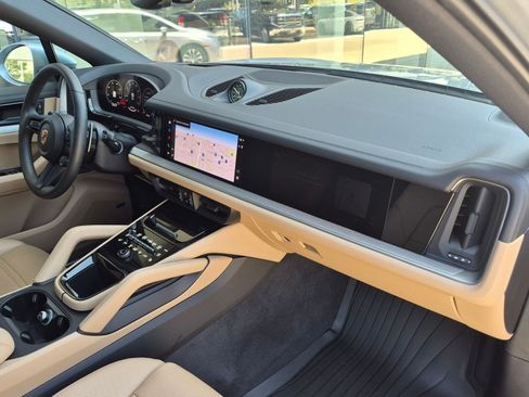 Certified 2026 Porsche Cayenne Coupe AWD/4WD image 25