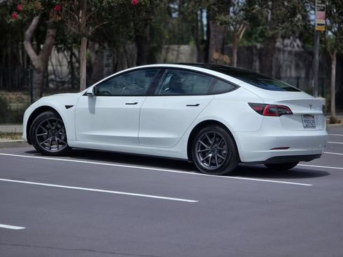 Used 2021 Tesla Model 3 Standard Range Plus RWD image 18