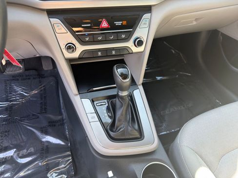 Used 2017 Hyundai Elantra SE FWD image 22