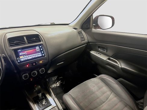 Used 2018 Mitsubishi Outlander Sport SE image 27