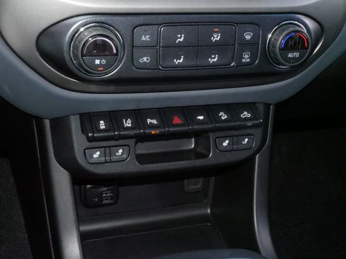 Used 2021 Chevrolet Colorado Z71 w/ Safety Package AWD/4WD image 23