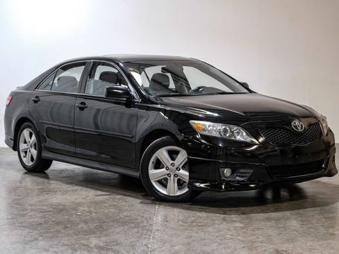 Used 2010 Toyota Camry SE FWD image 6