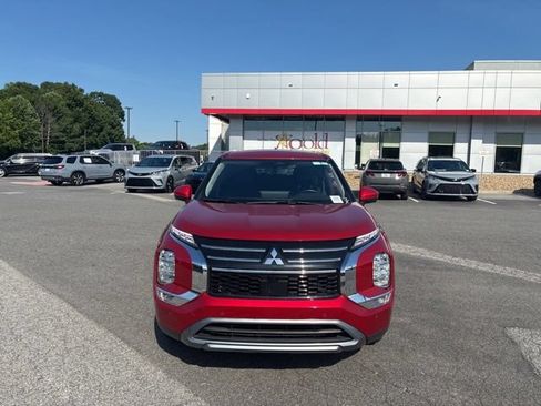 Used 2025 Mitsubishi Outlander SE FWD image 2