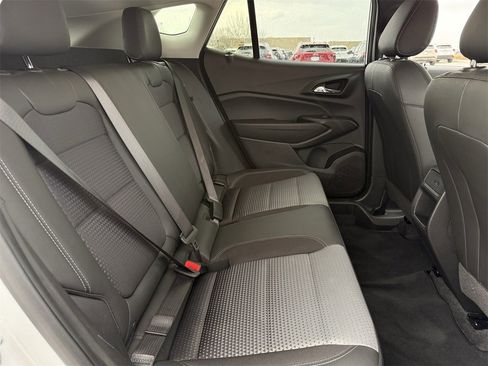 Certified 2025 Chevrolet Trax LT image 23