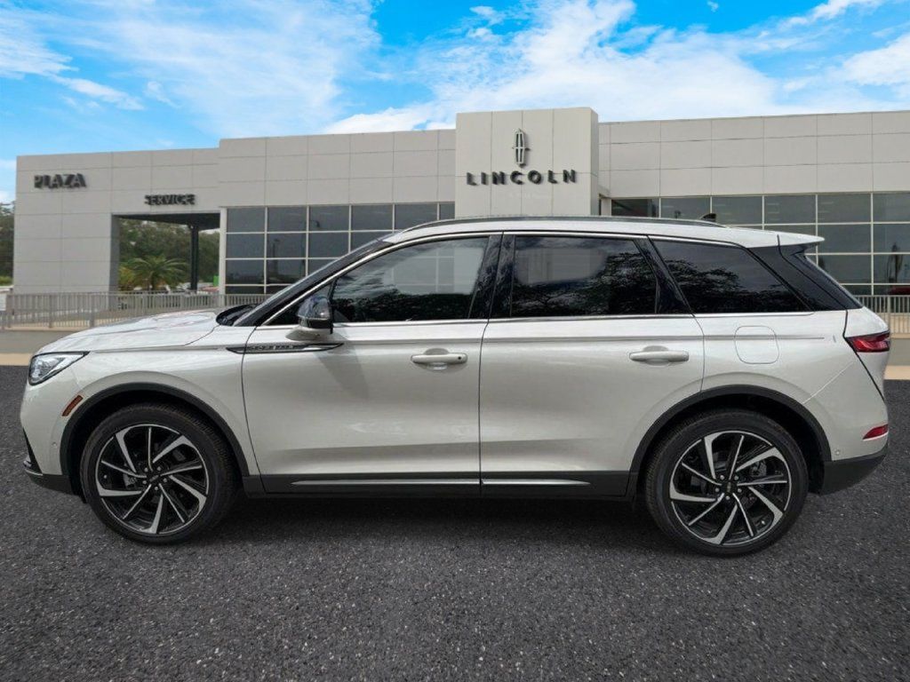 Used 2023 Lincoln Corsair Reserve w/ Equipment Group 202A FWD image 6