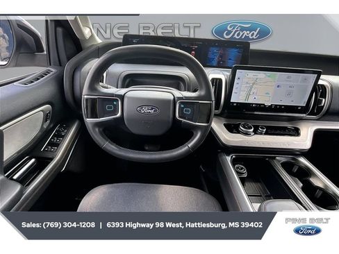 Used 2025 Ford Expedition Max Active AWD/4WD image 5