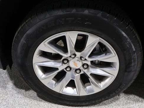 Used 2025 Chevrolet Suburban Premier image 8