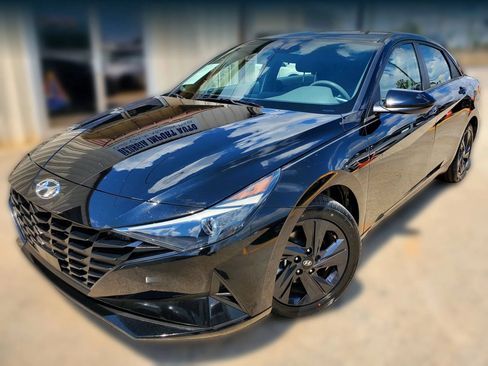 Used 2021 Hyundai Elantra SEL w/ Convenience Package FWD image 8