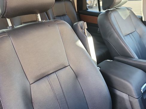 Used 2015 Land Rover LR4 image 17