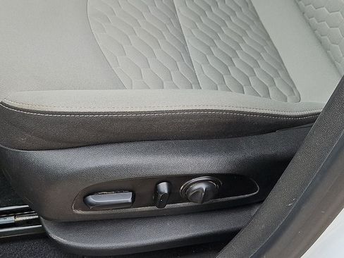 Used 2021 Chevrolet Equinox LS w/ LS Convenience Package FWD image 22