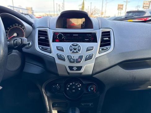 Used 2013 Ford Fiesta Titanium image 23