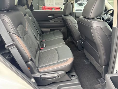 Used 2024 Nissan Pathfinder Platinum w/ Cargo Package image 75