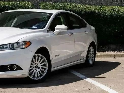 Used 2016 Ford Fusion SE w/ Equipment Group 502A FWD image 7