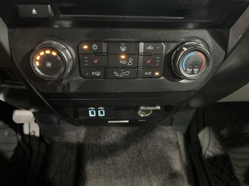 Used 2018 Ford F150 XLT w/ Equipment Group 302A Luxury AWD/4WD image 23