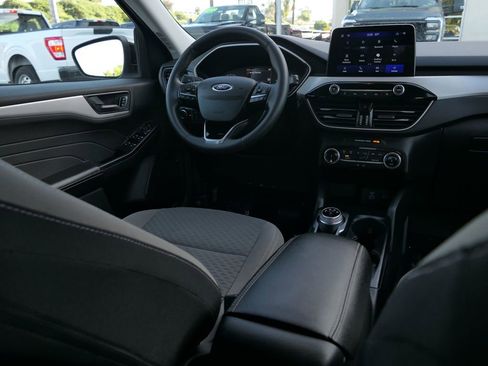 Used 2022 Ford Escape SE w/ SE Sport Appearance Package image 27