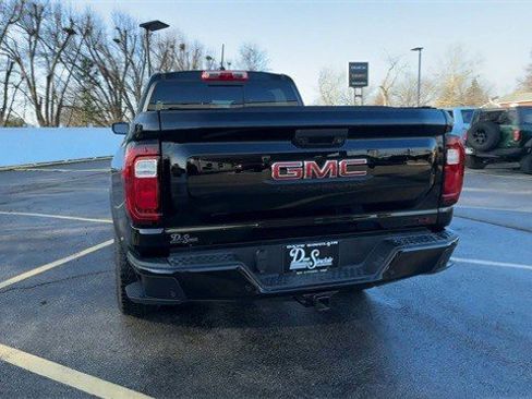 Used 2025 GMC Canyon AT4 w/ Nightfall Edition image 9