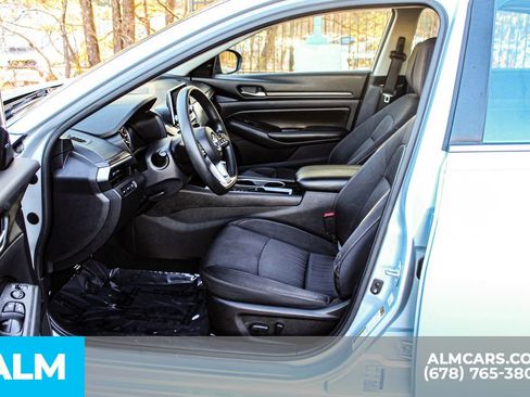 Used 2024 Nissan Altima 2.5 SV image 17