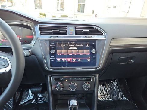 Used 2024 Volkswagen Tiguan Wolfsburg Edition image 15