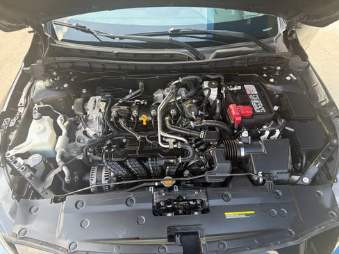 Used 2024 Nissan Altima 2.5 SV FWD image 13