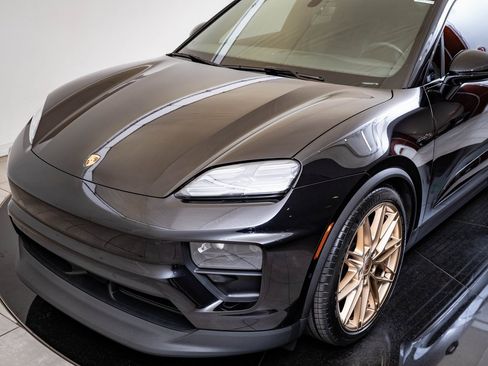 Certified 2024 Porsche Macan 4 Electric image 13