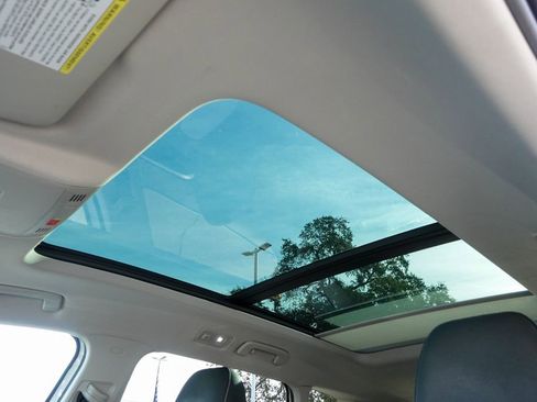 Certified 2025 Volkswagen Taos SEL image 25