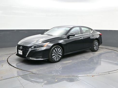 Used 2024 Nissan Altima 2.5 SV image 30