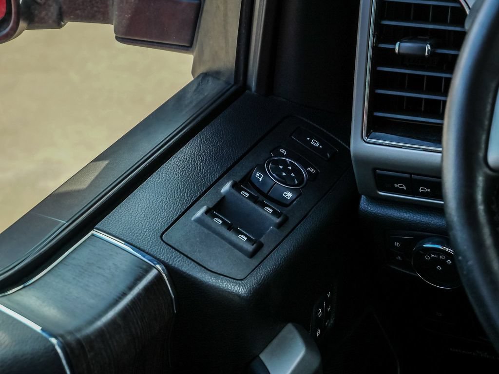Used 2020 Ford F250 Lariat w/ Lariat Ultimate Package AWD/4WD image 27
