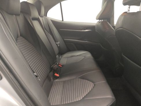Used 2020 Toyota Camry SE image 19