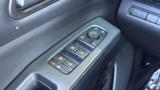 Used 2023 Nissan Pathfinder S FWD image 11