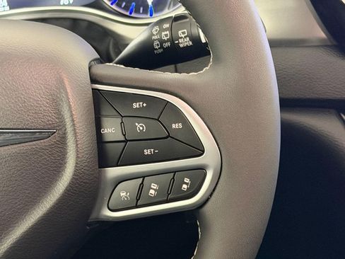 Used 2026 Chrysler Pacifica Select FWD image 15