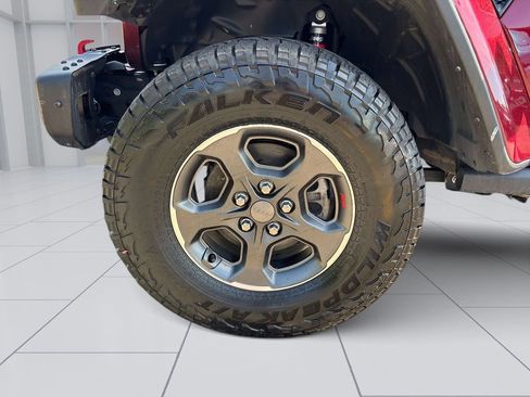 Used 2022 Jeep Gladiator Rubicon w/ LED Lighting Group AWD/4WD image 11