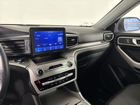 Used 2022 Ford Explorer XLT w/ Equipment Group 202A image 12