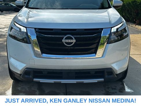 Certified 2025 Nissan Pathfinder SL w/ SL Premium Package AWD/4WD image 8