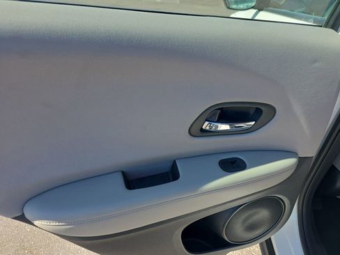 Used 2017 Honda HR-V LX image 8