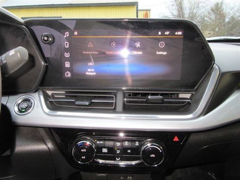 Used 2024 Chevrolet Trax LT image 19