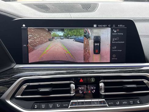 Used 2022 BMW X7 xDrive40i w/ M Sport Package AWD/4WD image 23