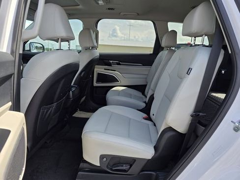 Used 2024 Kia Telluride S w/ S Sunroof Package FWD image 17