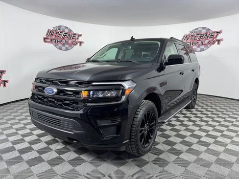Used 2022 Ford Expedition XLT AWD/4WD image 3