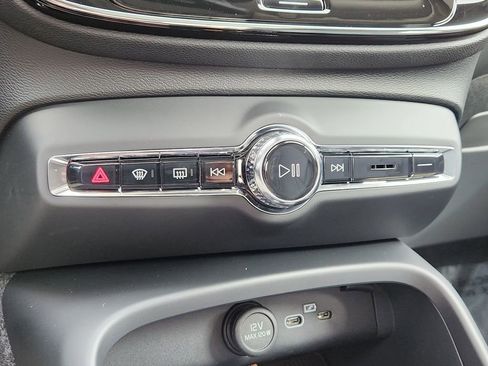 Used 2026 Volvo XC40 B5 Ultra w/ Protection Package Premier image 17