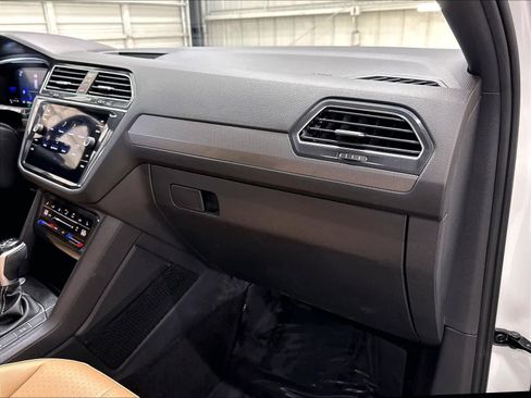 Used 2023 Volkswagen Tiguan SE FWD image 30