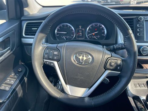 Used 2015 Toyota Highlander XLE image 14