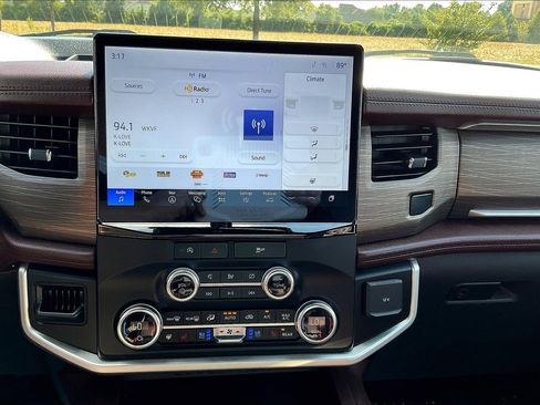 Used 2024 Ford Expedition Max Limited image 31