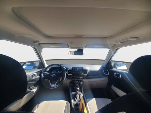 Certified 2025 Hyundai Venue SEL image 8