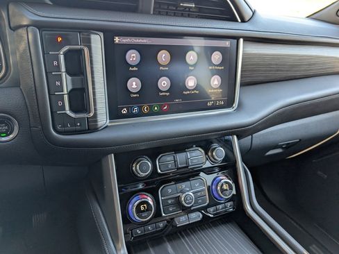 Used 2021 GMC Yukon Denali w/ Denali Premium Package image 18