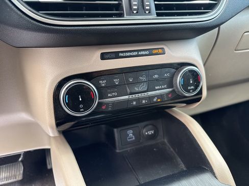 Used 2022 Ford Escape SEL image 16