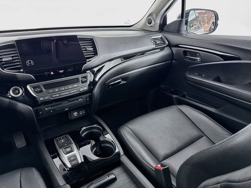Certified 2021 Honda Pilot Touring image 24