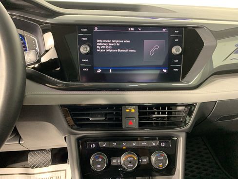 Used 2022 Volkswagen Taos SEL w/ Panoramic Sunroof Package FWD image 25