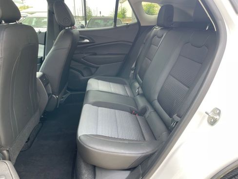 Used 2025 Chevrolet Trax LT w/ LT Convenience Package image 29