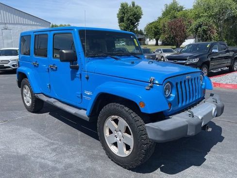 Used 2011 Jeep Wrangler Unlimited Sahara w/ Dual Top Group AWD/4WD image 2
